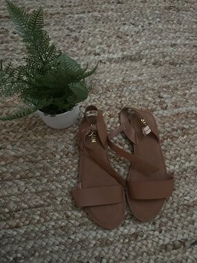 BROWN SANDALS